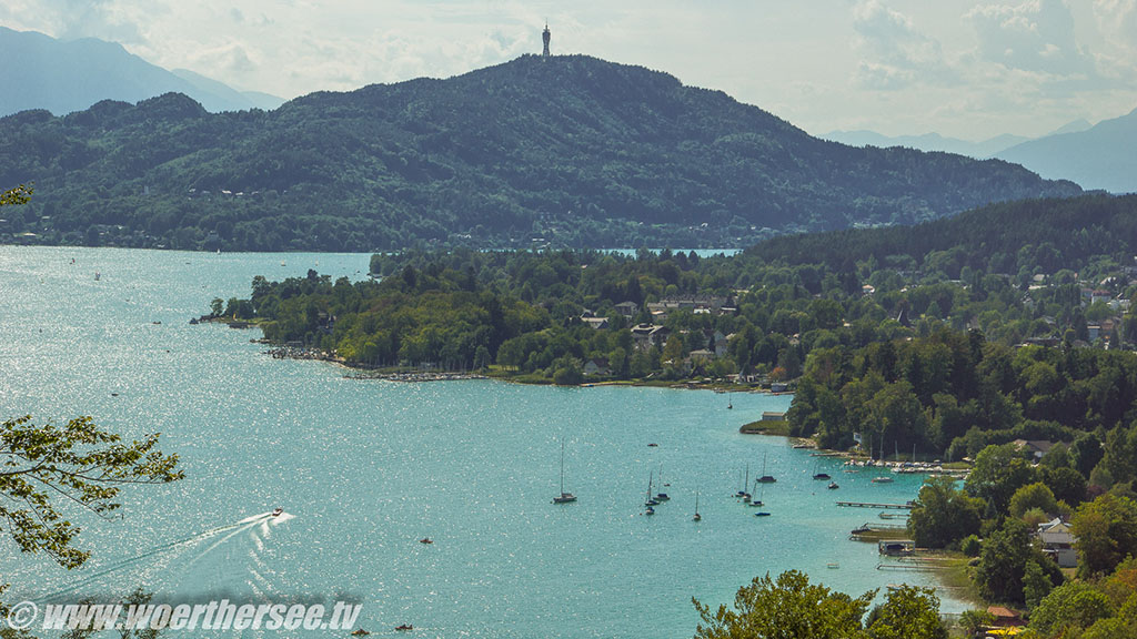 Krumpendorf und Pyramidenkogel Blick auf den Wörthersee in Richtung Krumpendorf Pyramidenkogel